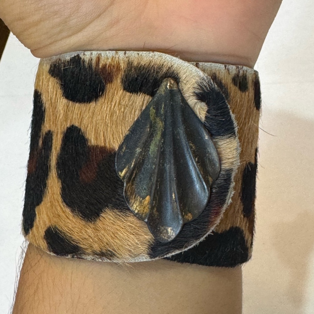 Amethyst Stone Dyed Calf Hair Leather Leopard Print Metal Shell Bracelet - Picture 5 of 9